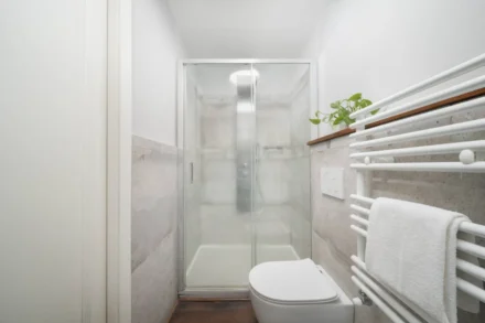 Doccia e wc camera standard