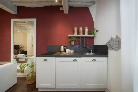 Cucina attrezzata Camera Deluxe con piano induzione , lavello e pentole